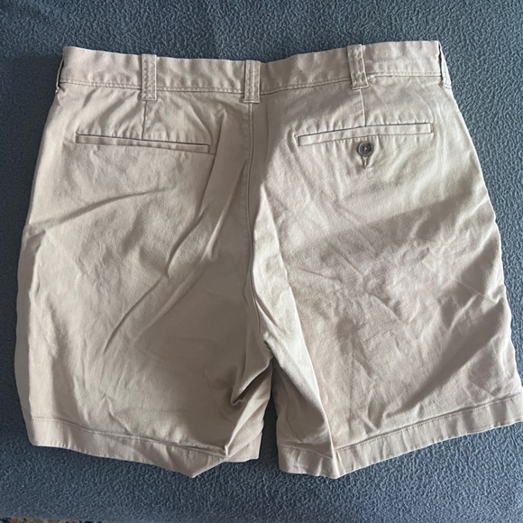 Jcrew 7” inseam shorts style# L0923. 33” waist - Picture 2 of 3